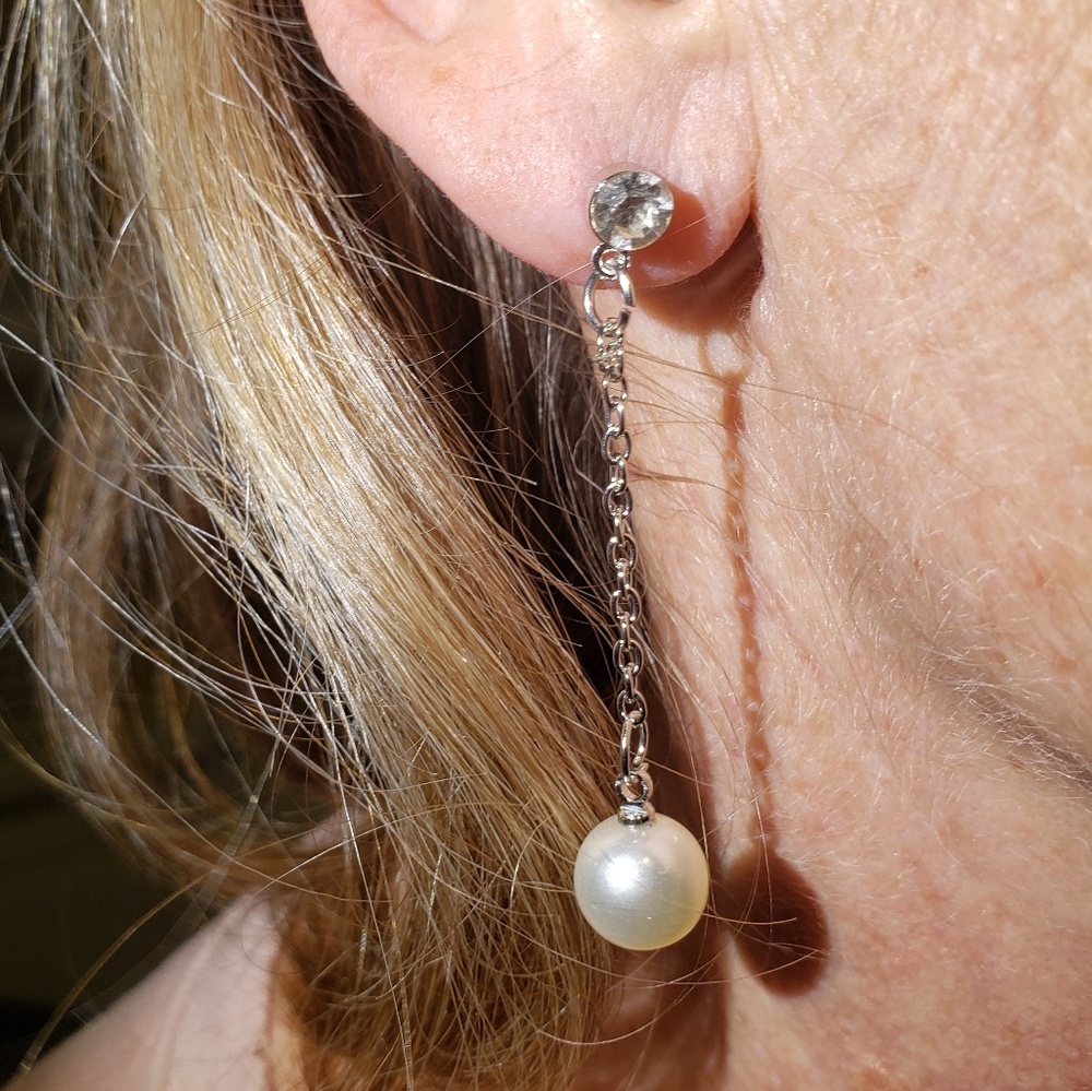 Elegent hanging silver and pearl earings